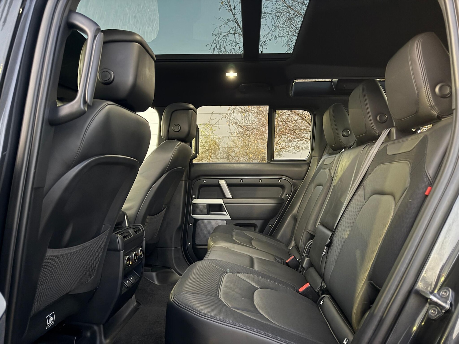 Used Land Rover Defender 2023 for sale - 77016436: Photo 45