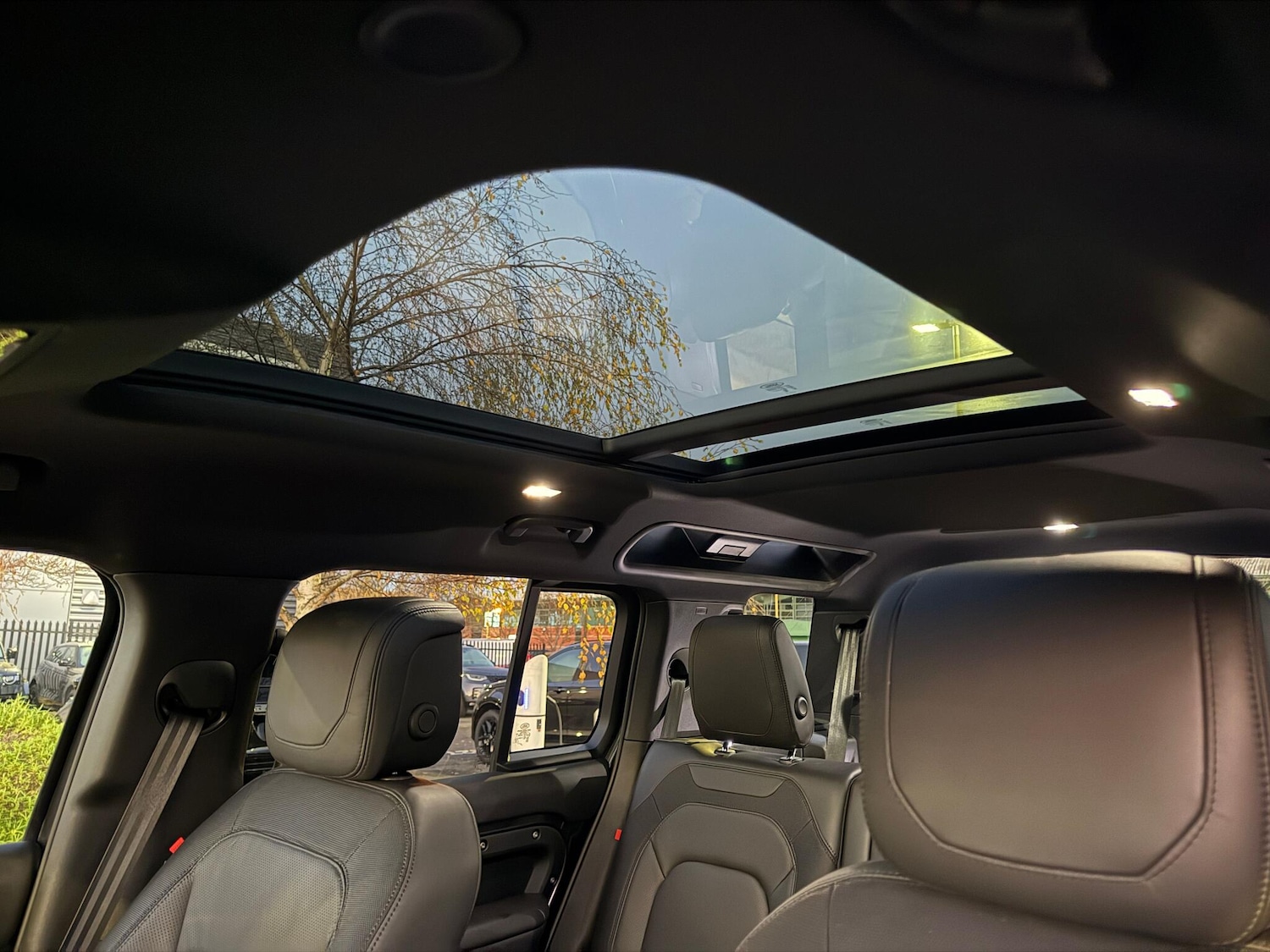 Used Land Rover Defender 2023 for sale - 77016436: Photo 5