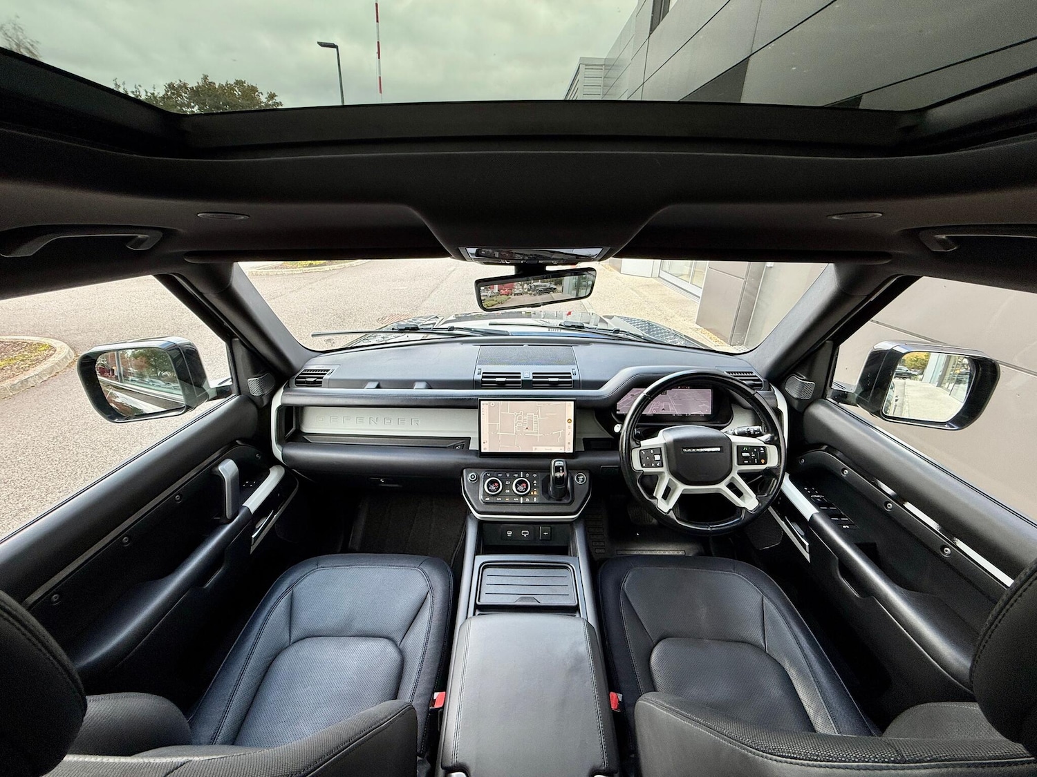 Used Land Rover Defender 110 2023 for sale - 76432452: Photo 3