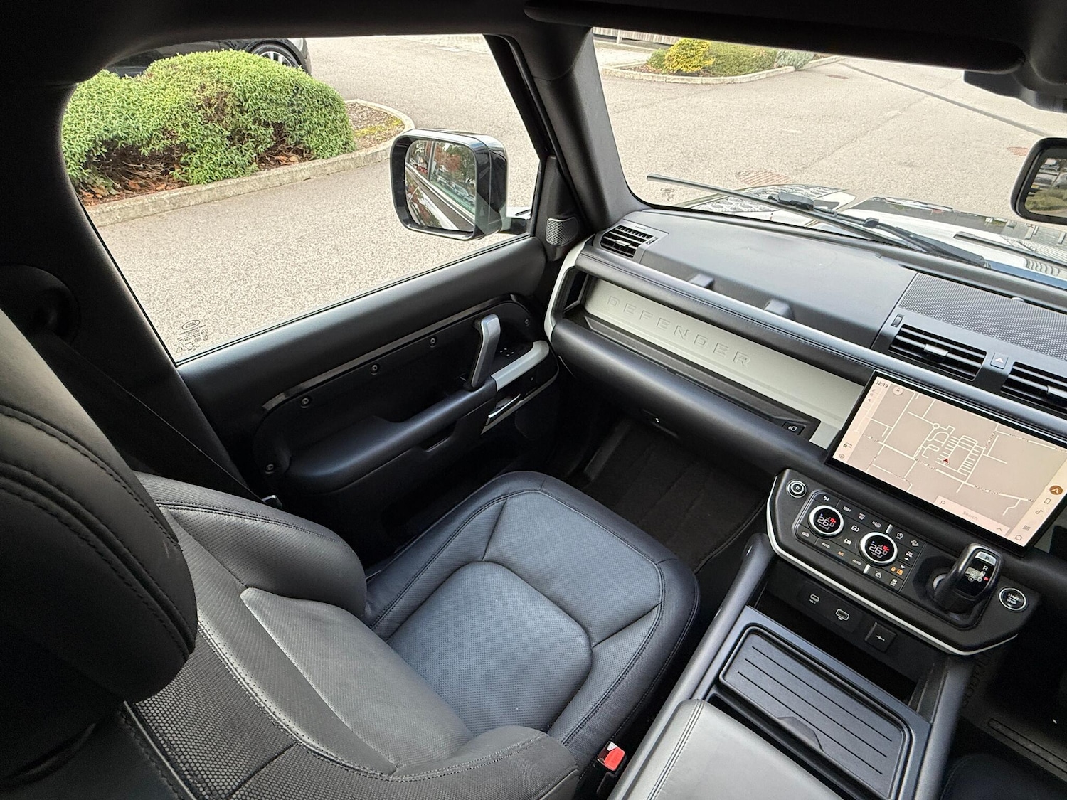 Used Land Rover Defender 110 2023 for sale - 76432452: Photo 32