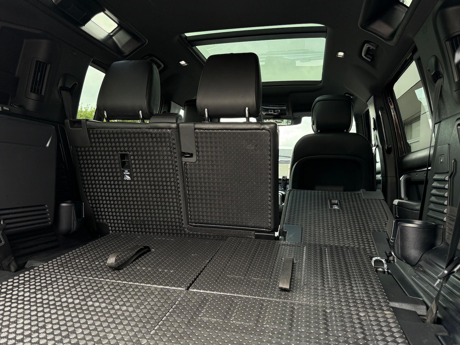 Used Land Rover Defender 110 2023 for sale - 76432452: Photo 44