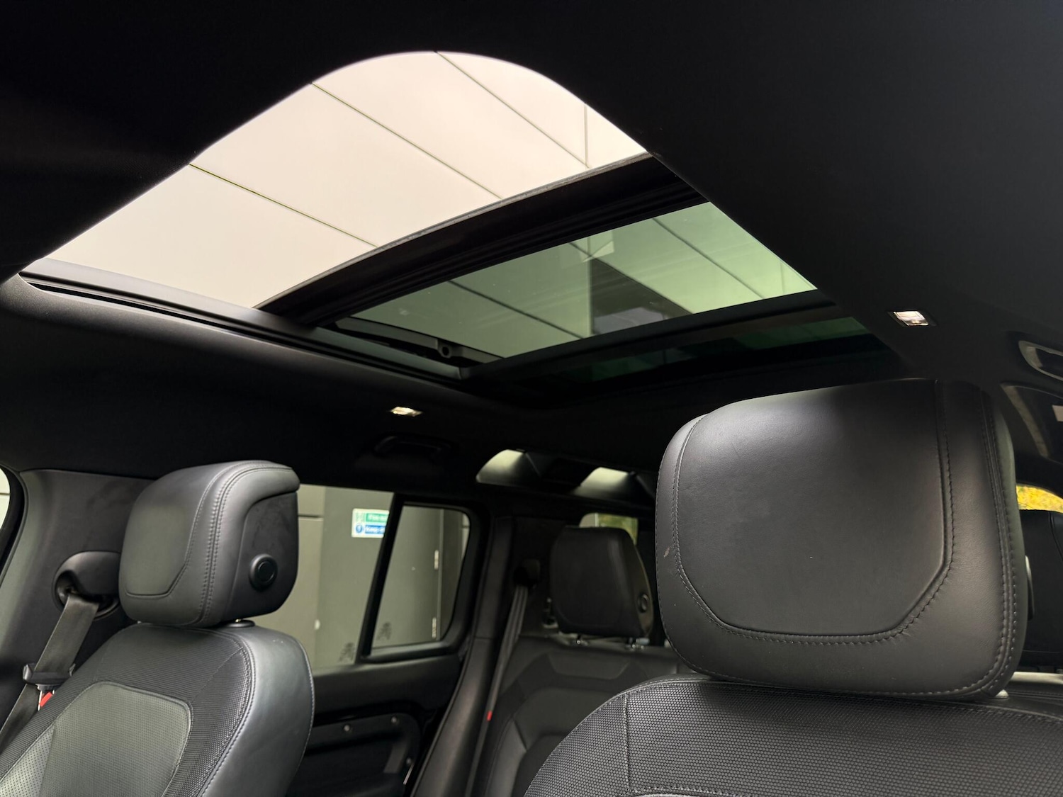 Used Land Rover Defender 110 2023 for sale - 76432452: Photo 5