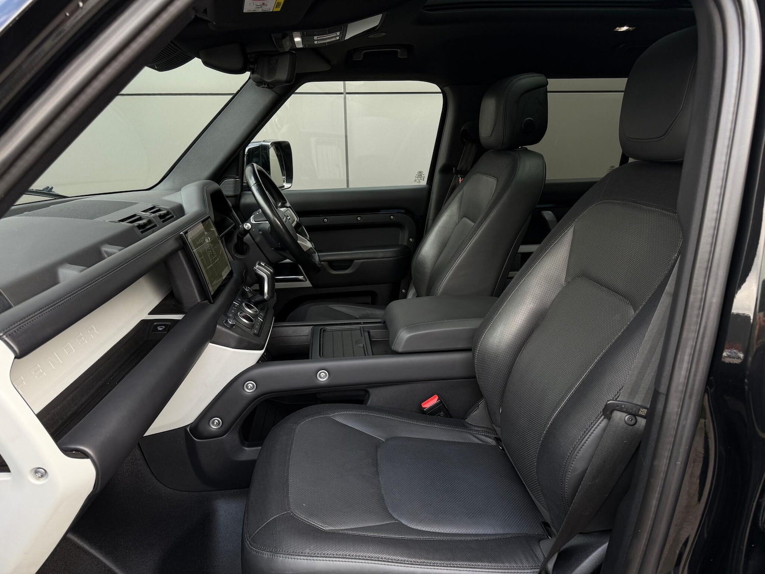 Used Land Rover Defender 110 2023 for sale - 76432452: Photo 56