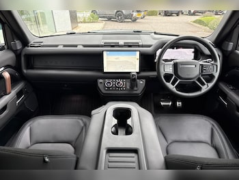 Used Land Rover Defender 90 2024 for sale - 75519400: Photo