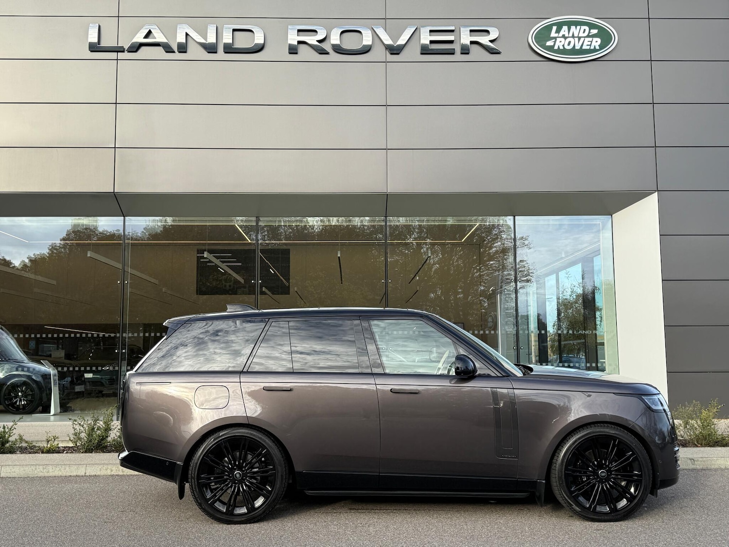 Used Land Rover Range Rover 2024 for sale - 76573528: Photo 2