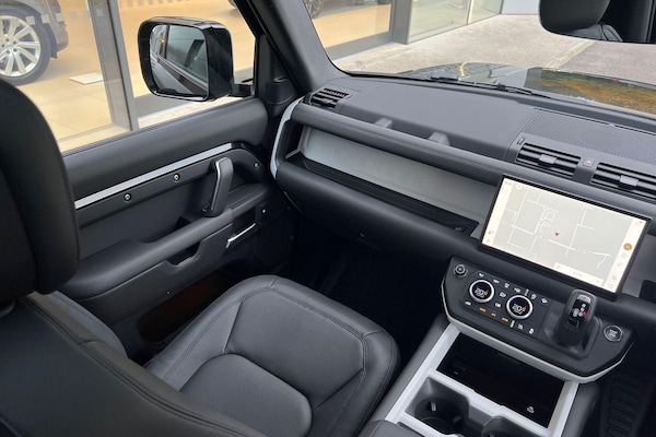 Used Land Rover Defender 90 2024 for sale - 75140410: Photo 17