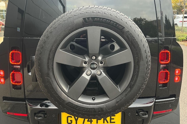 Used Land Rover Defender 90 2024 for sale - 75140410: Photo 28