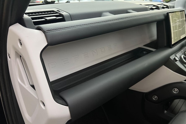 Used Land Rover Defender 90 2024 for sale - 75140410: Photo 47