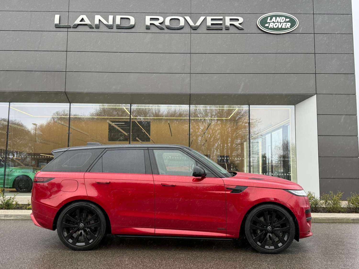 Used Land Rover Range Rover Sport 2024 for sale - 77456309: Photo 2