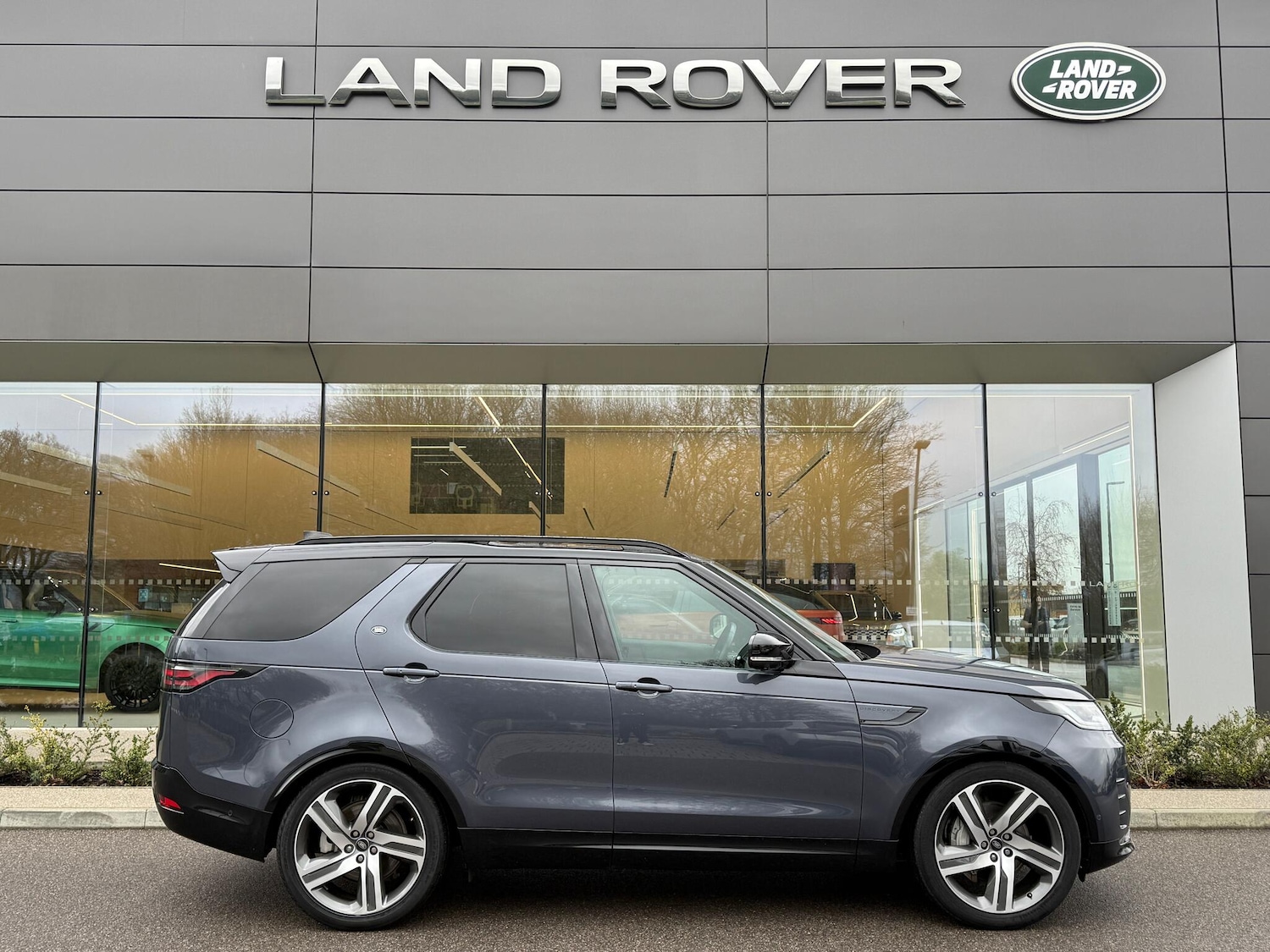 Used Land Rover Discovery 2024 for sale - 77637819: Photo 2