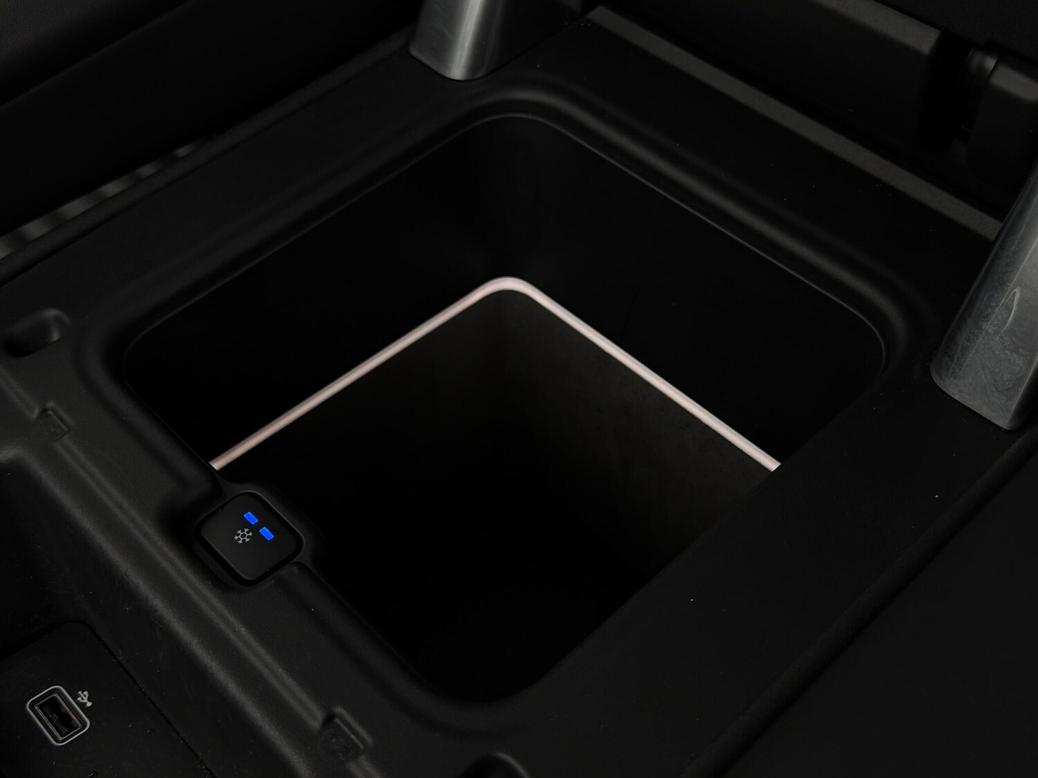 Used Land Rover Discovery 2024 for sale - 77637819: Photo 26