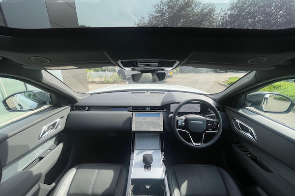 Used Land Rover Range Rover Velar 2025 for sale - 76227445: Photo 3