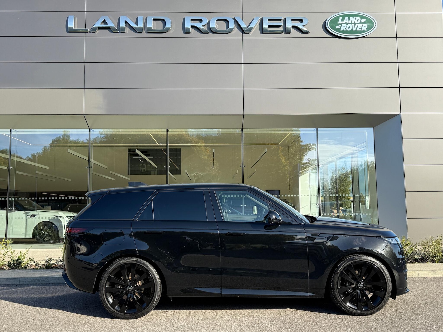 Used Land Rover Range Rover Sport 2023 for sale - 76189120: Photo 2