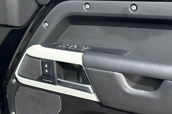 Used Land Rover Defender 90 2023 for sale - 75414767: Photo 42