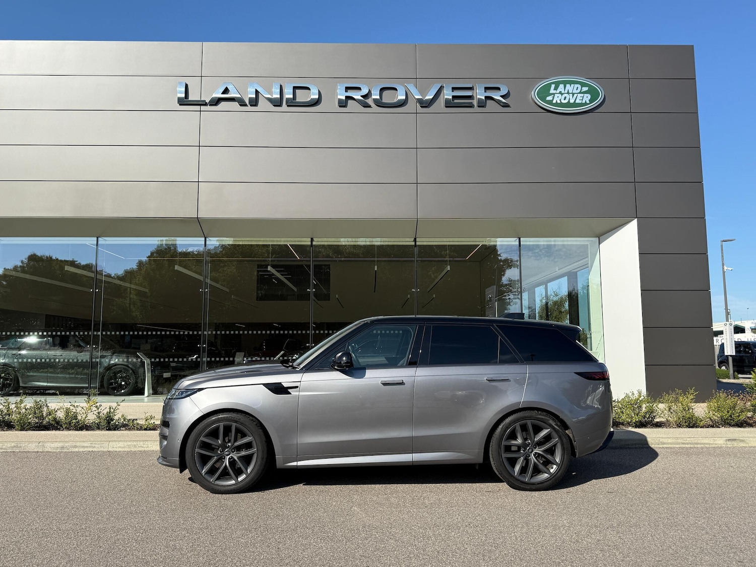 Used Land Rover Range Rover Sport 2024 for sale - 76856049: Photo 11