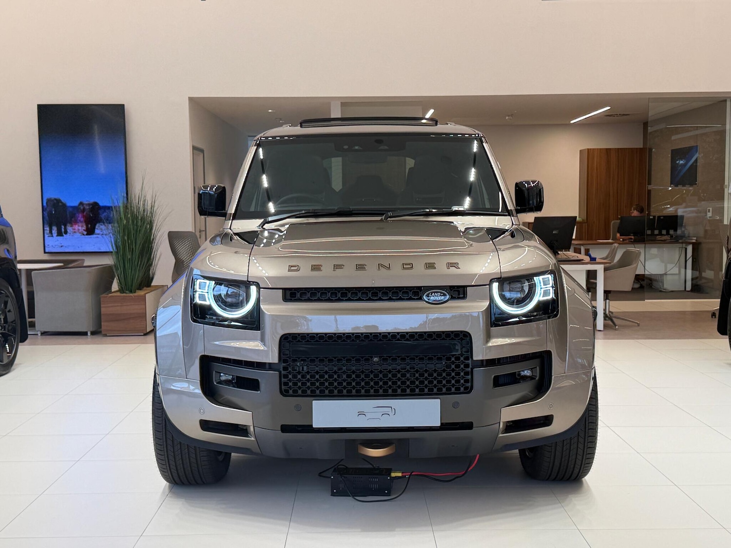 Used Land Rover Defender 110 for sale - 77255339: Photo 2