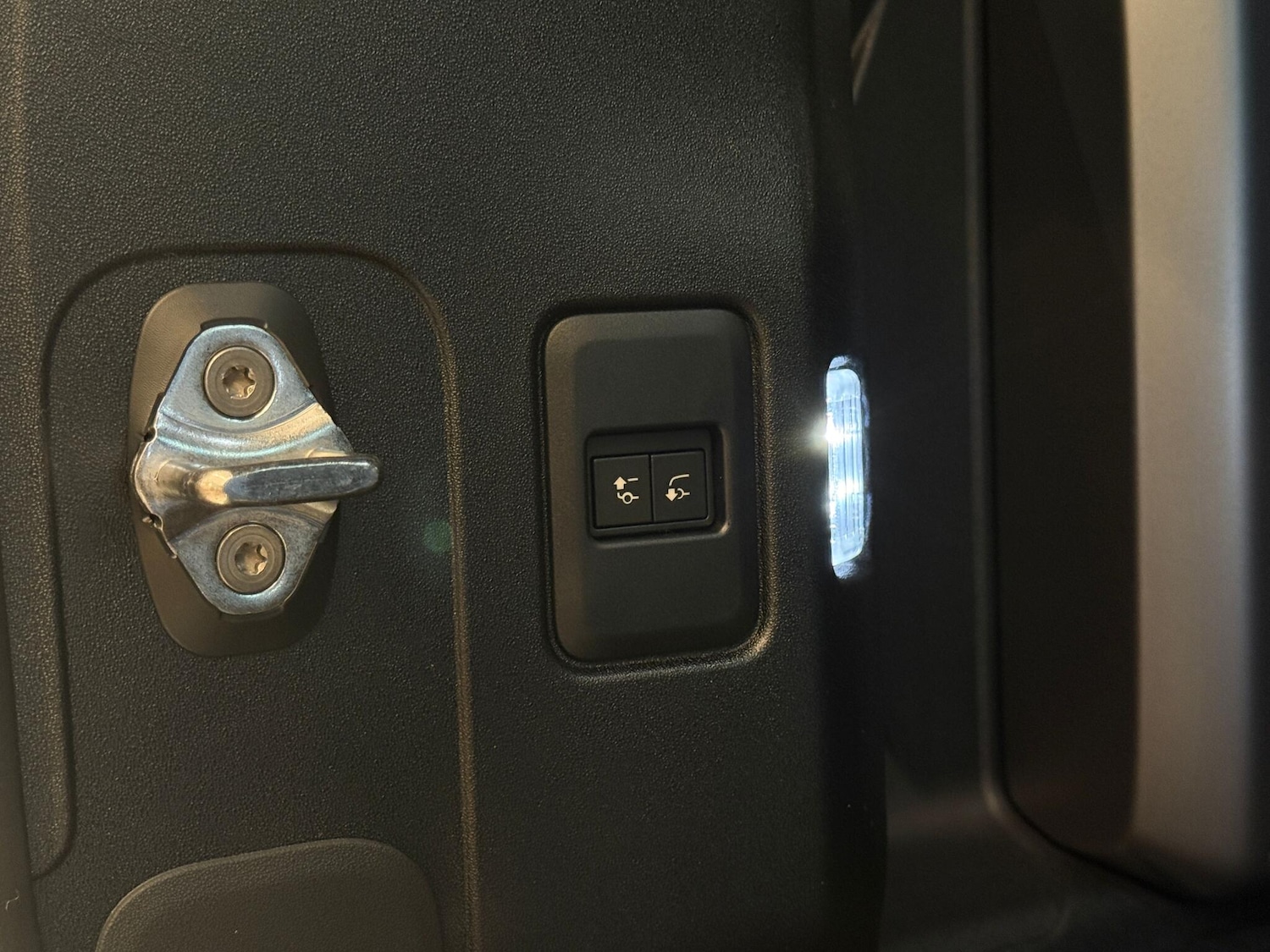 Used Land Rover Defender 110 for sale - 77255339: Photo 23