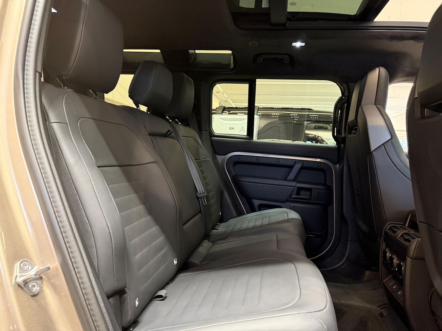 Used Land Rover Defender 110 for sale - 77255339: Photo 28