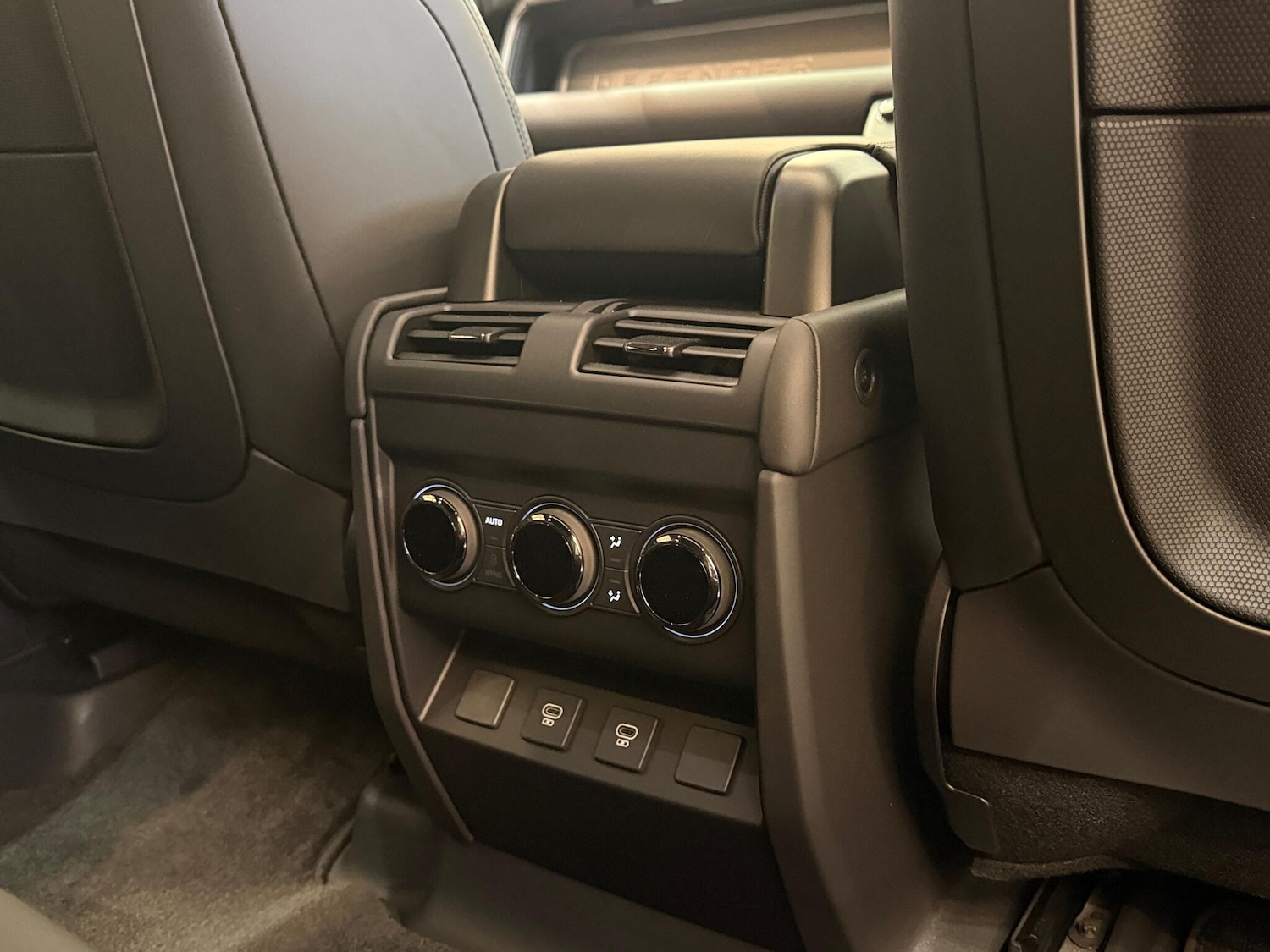 Used Land Rover Defender 110 for sale - 77255339: Photo 30