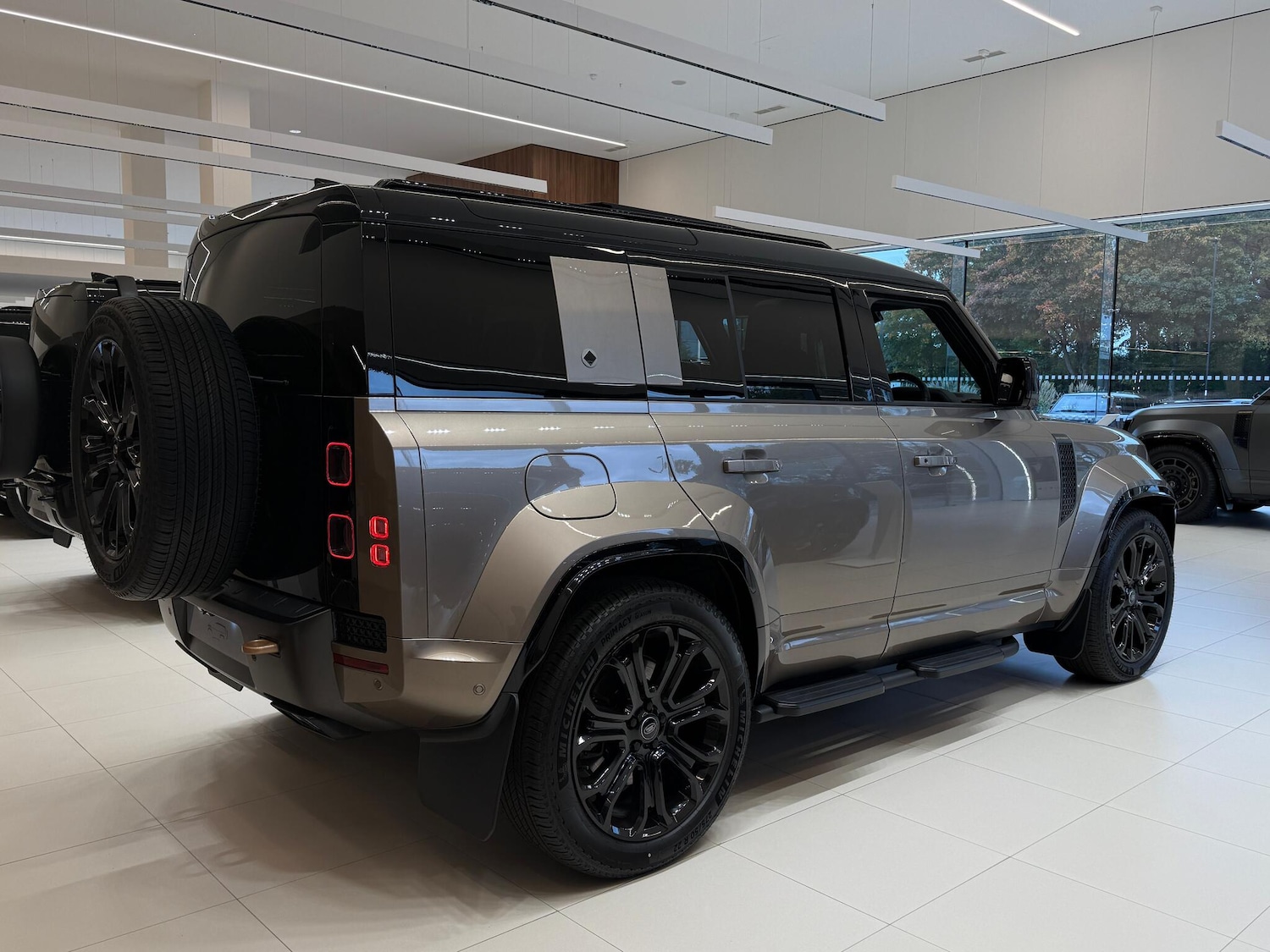 Used Land Rover Defender 110 for sale - 77255339: Photo 7