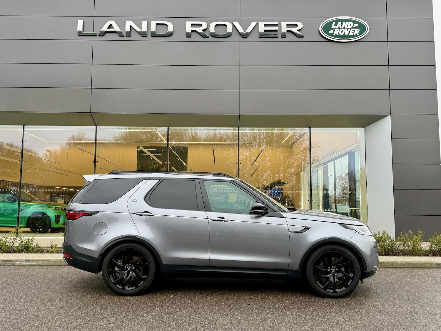 Used Land Rover Discovery 2025 for sale - 77266613: Photo 2