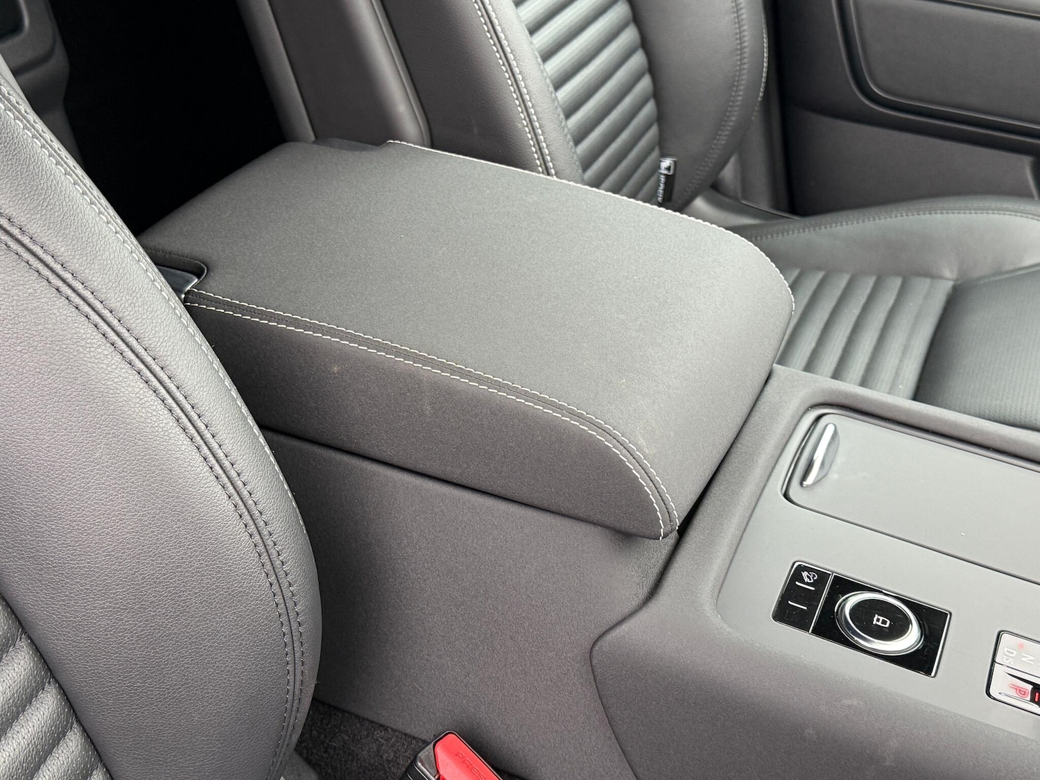 Used Land Rover Discovery 2025 for sale - 77266613: Photo 33