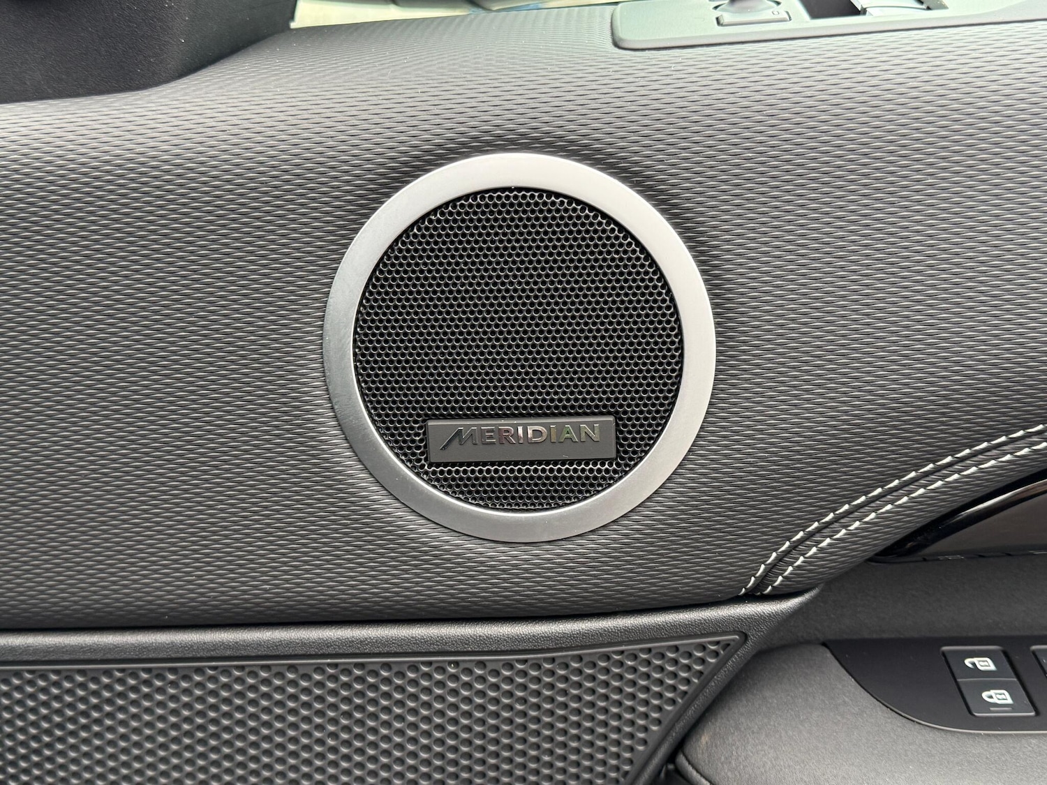 Used Land Rover Discovery 2025 for sale - 77266613: Photo 39