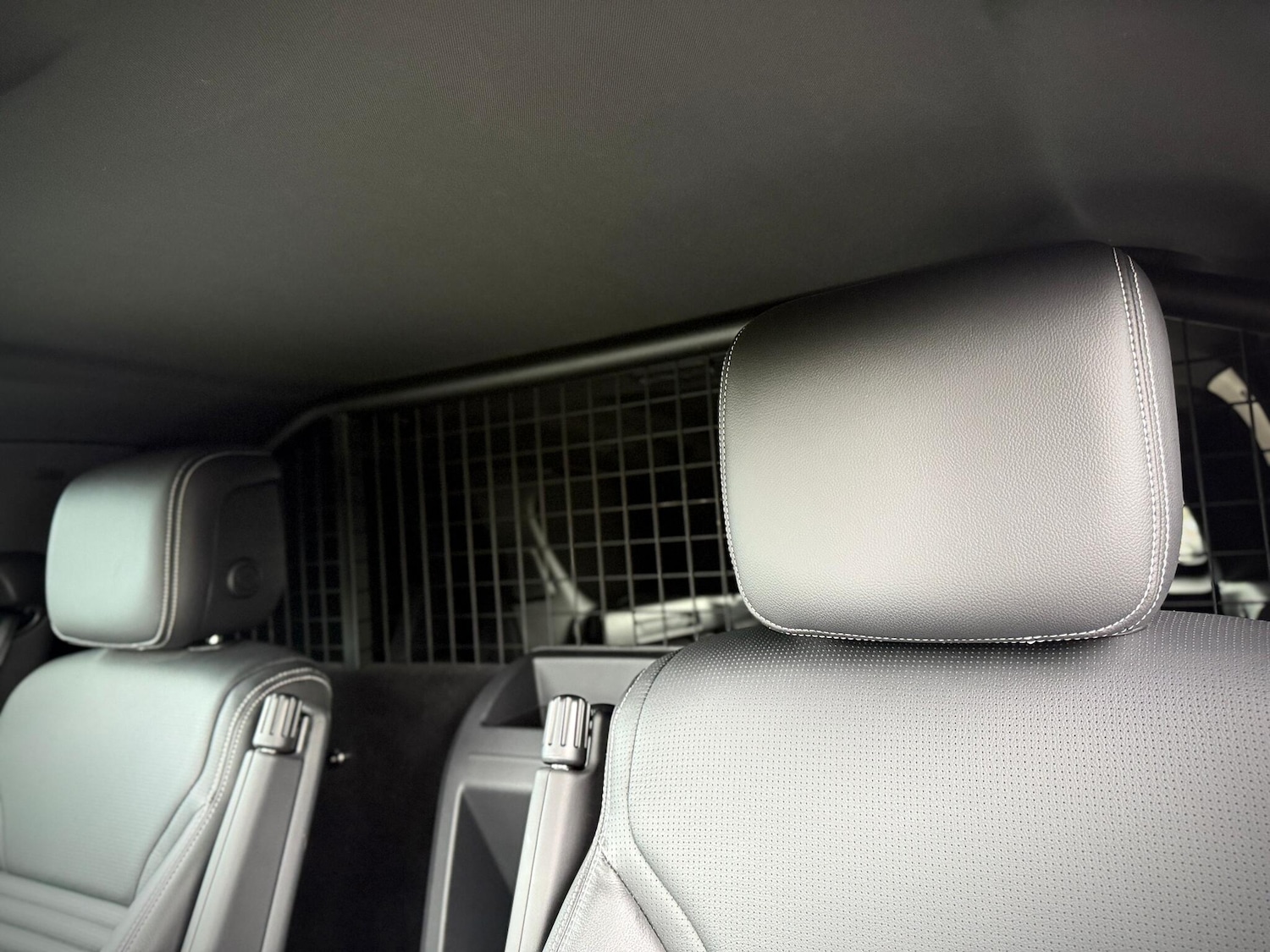 Used Land Rover Discovery 2025 for sale - 77266613: Photo 4