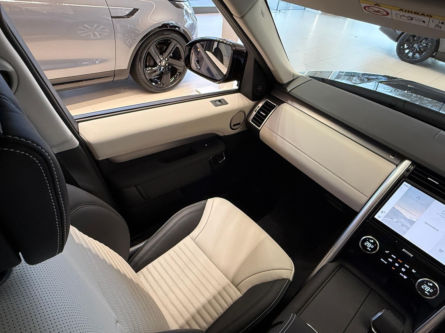 Used Land Rover Discovery 2025 for sale - 77098097: Photo 21