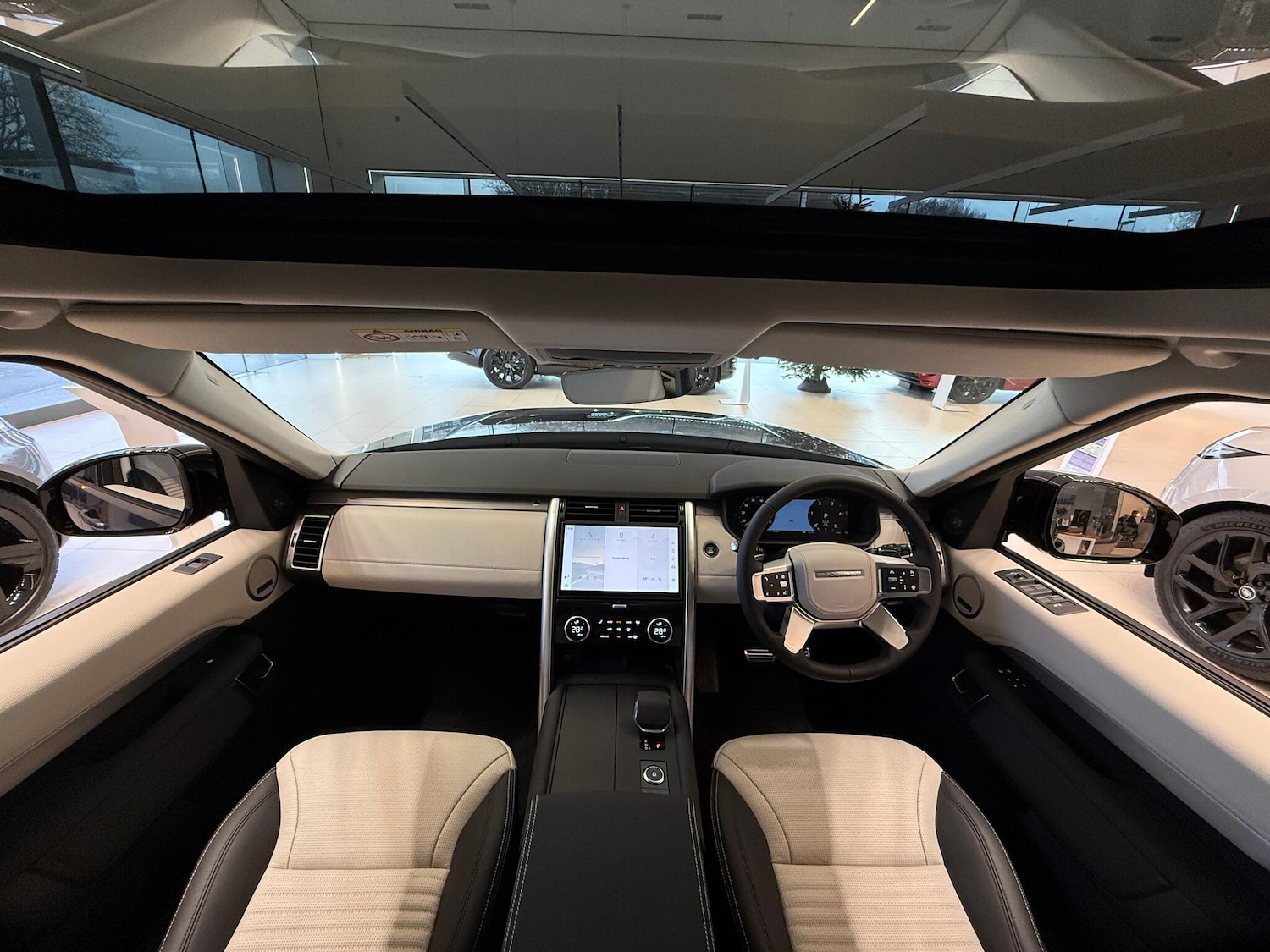 Used Land Rover Discovery 2025 for sale - 77098097: Photo 3