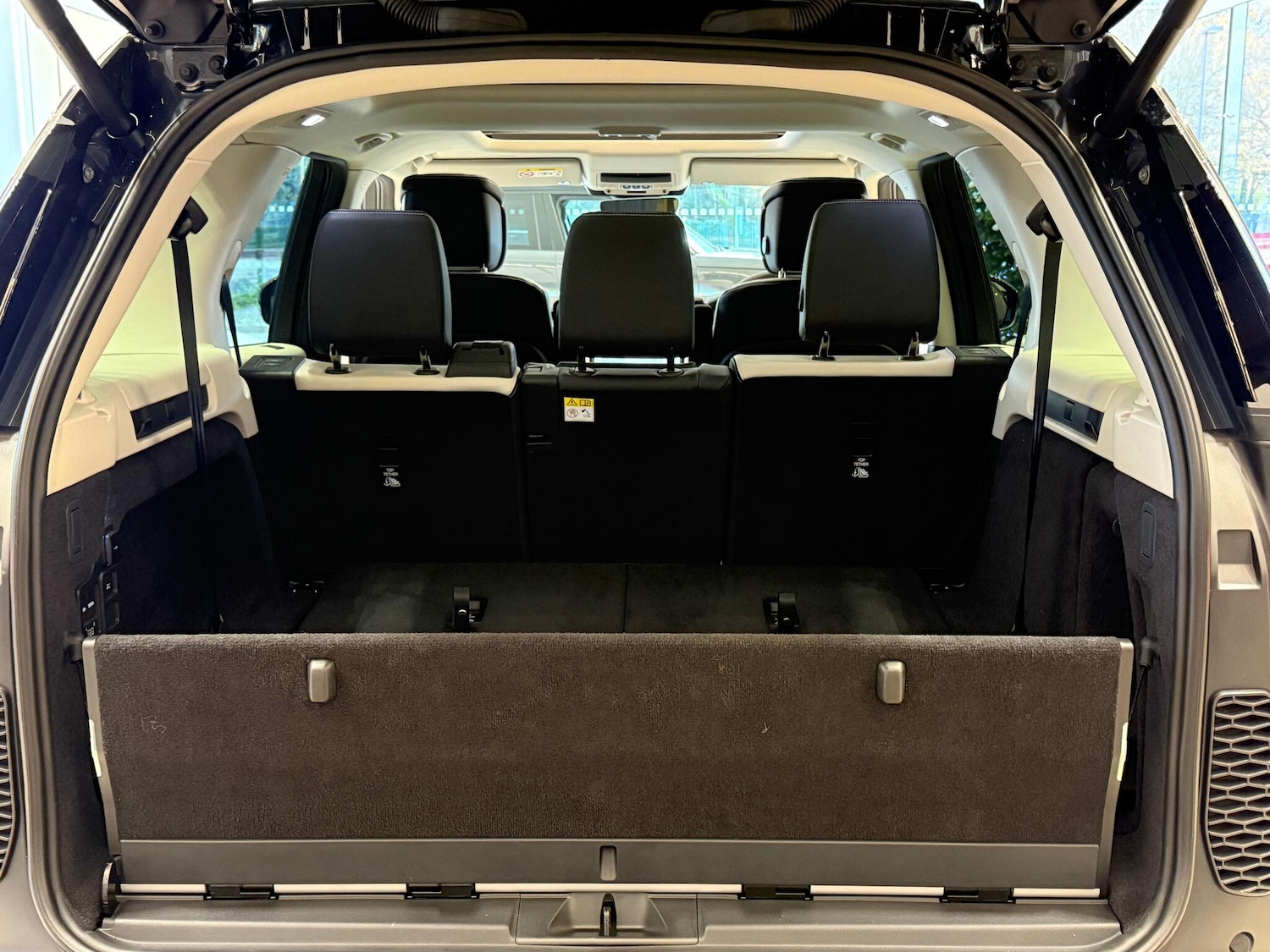 Used Land Rover Discovery 2025 for sale - 77098097: Photo 31