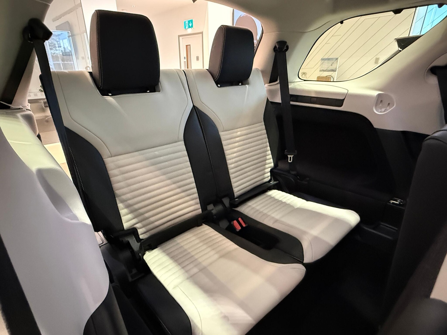 Used Land Rover Discovery 2025 for sale - 77098097: Photo 33