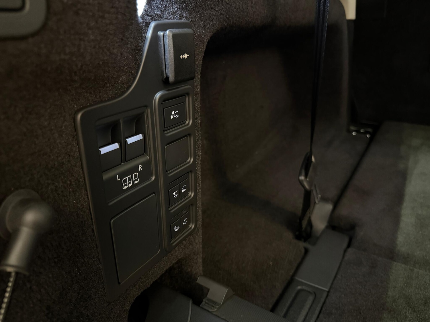 Used Land Rover Discovery 2025 for sale - 77098097: Photo 34