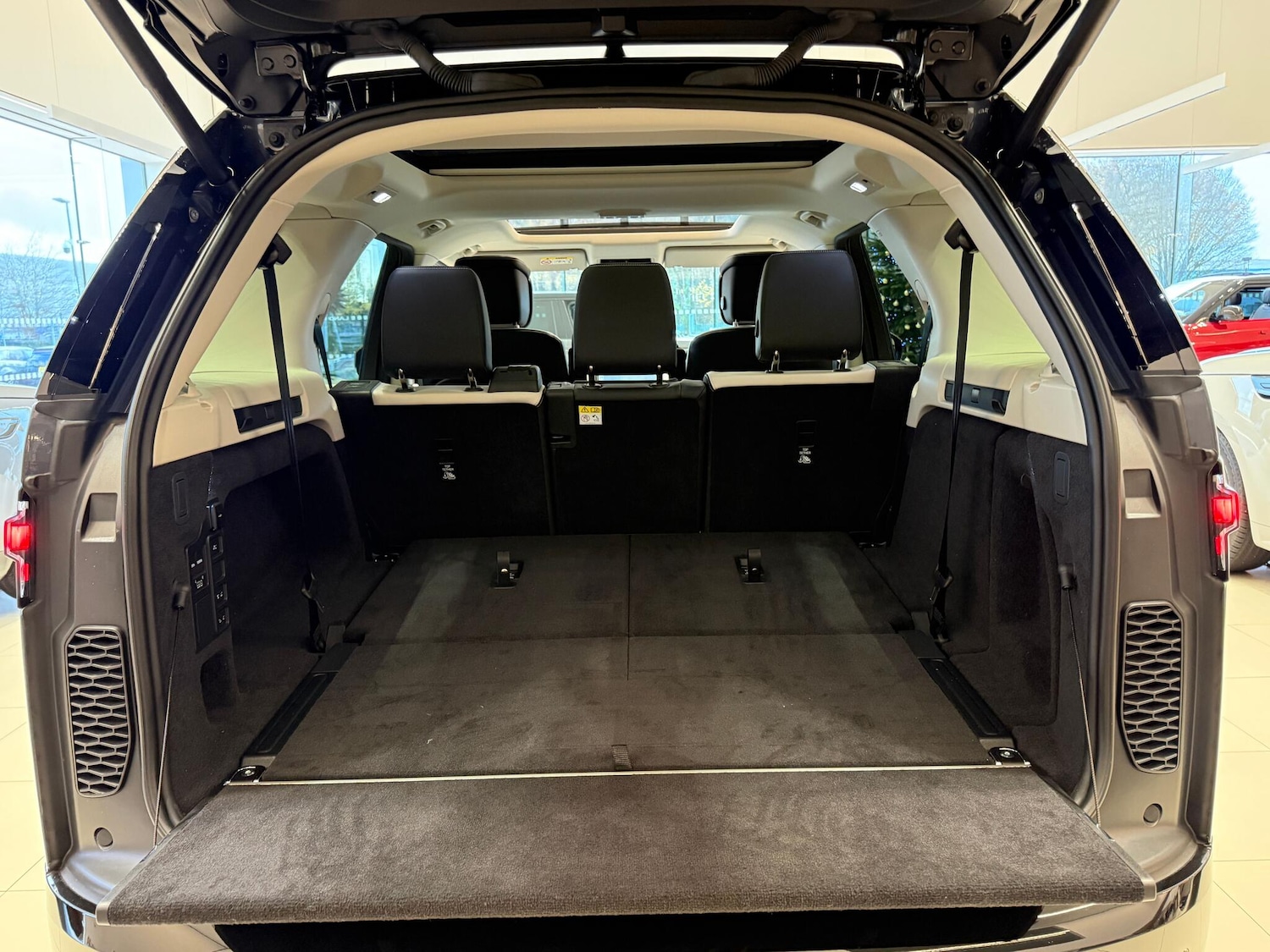 Used Land Rover Discovery 2025 for sale - 77098097: Photo 35