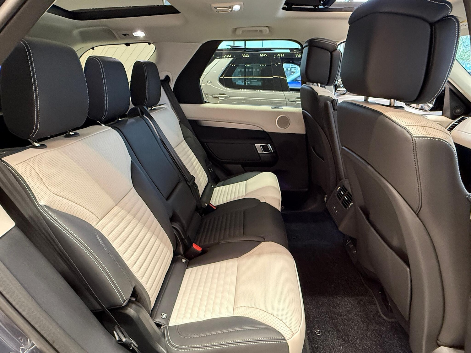 Used Land Rover Discovery 2025 for sale - 77098097: Photo 38