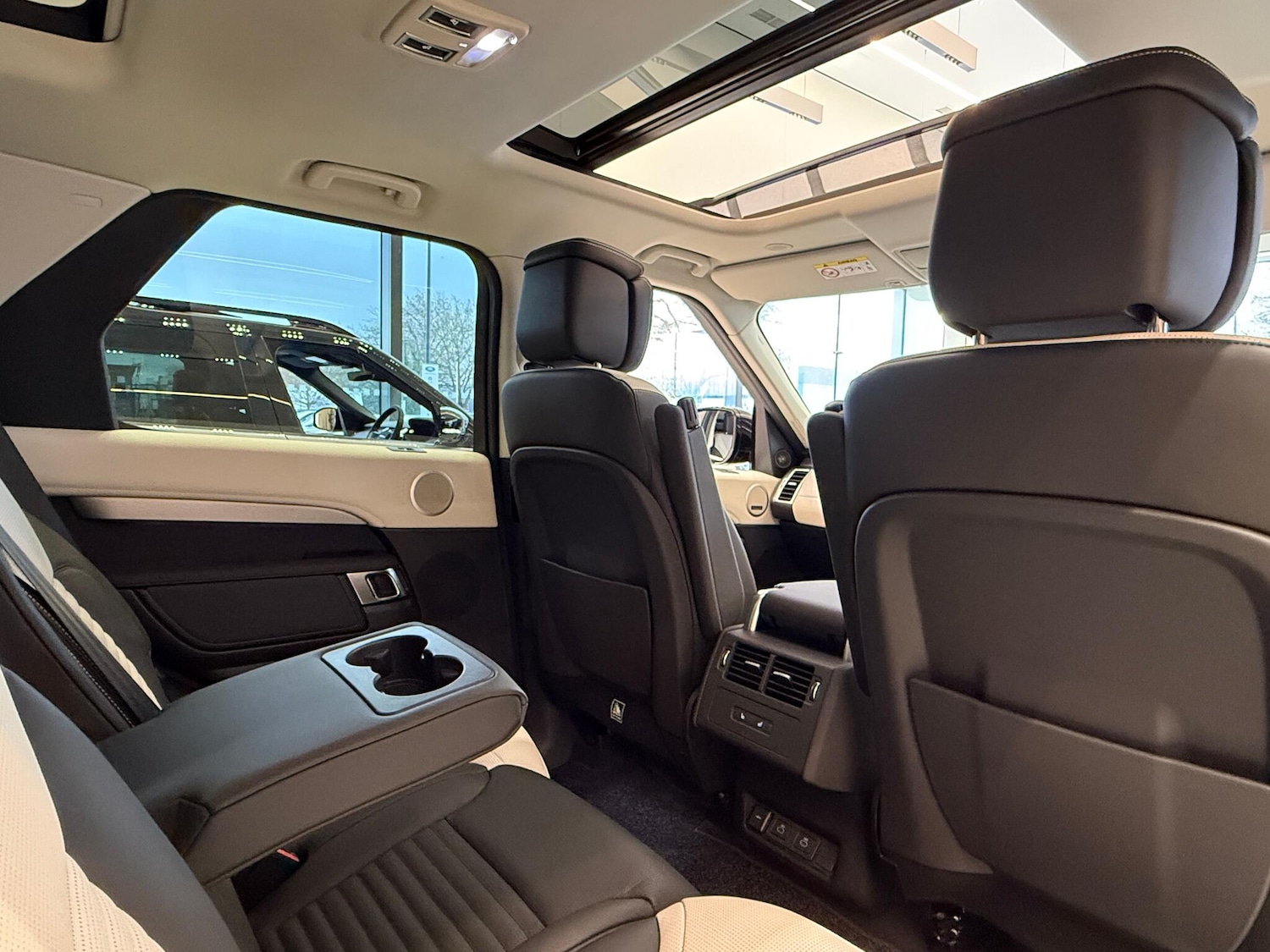 Used Land Rover Discovery 2025 for sale - 77098097: Photo 39