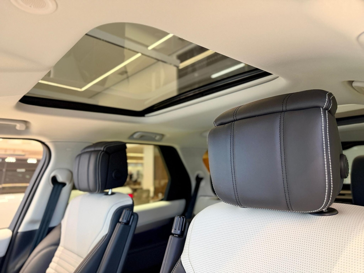 Used Land Rover Discovery 2025 for sale - 77098097: Photo 4