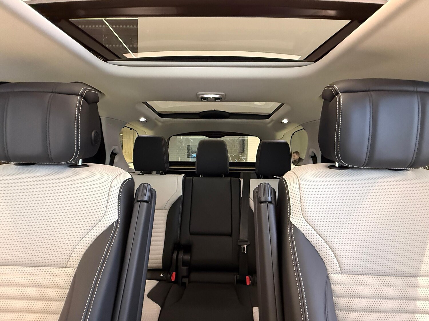 Used Land Rover Discovery 2025 for sale - 77098097: Photo 42