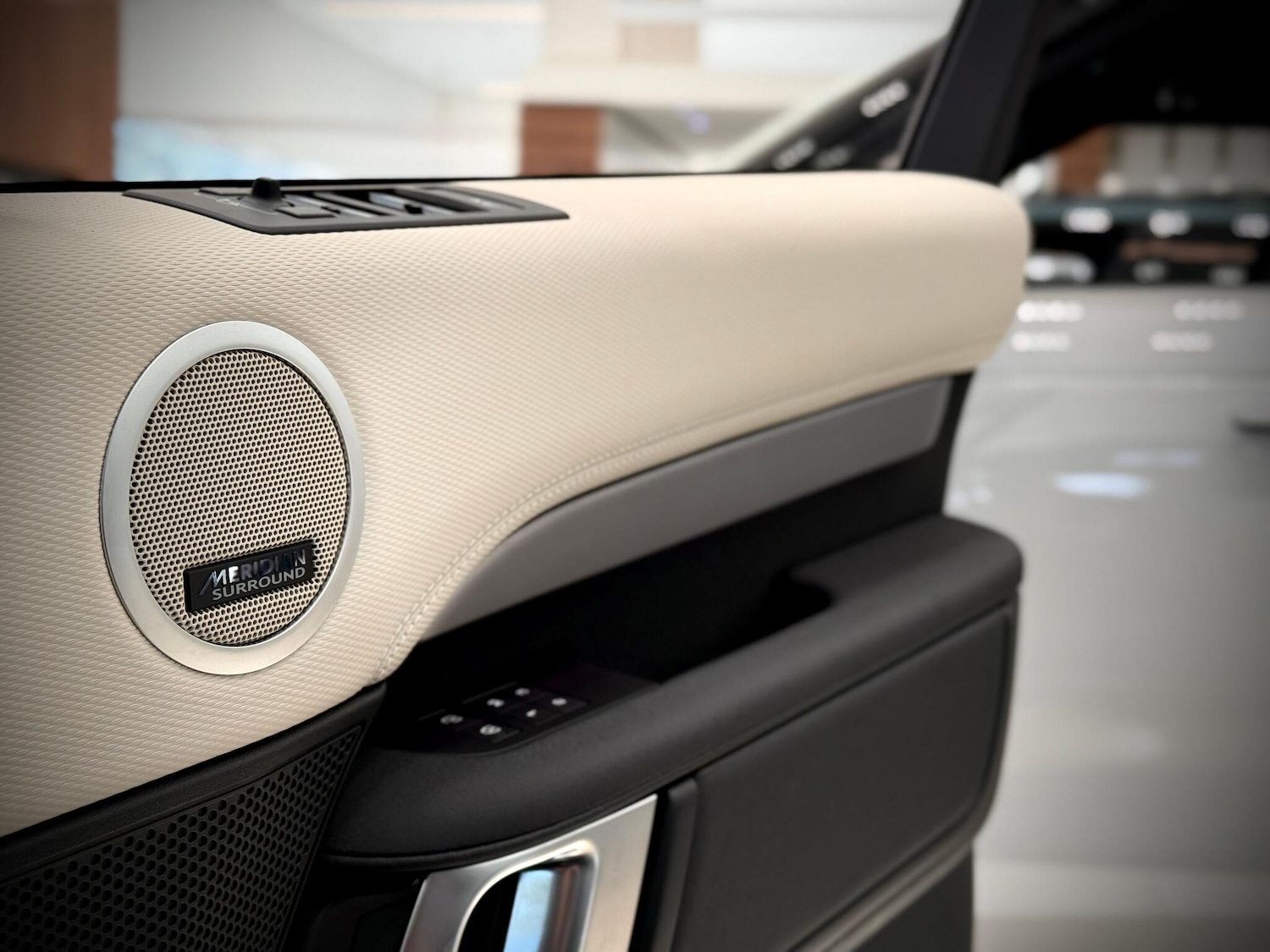 Used Land Rover Discovery 2025 for sale - 77098097: Photo 43