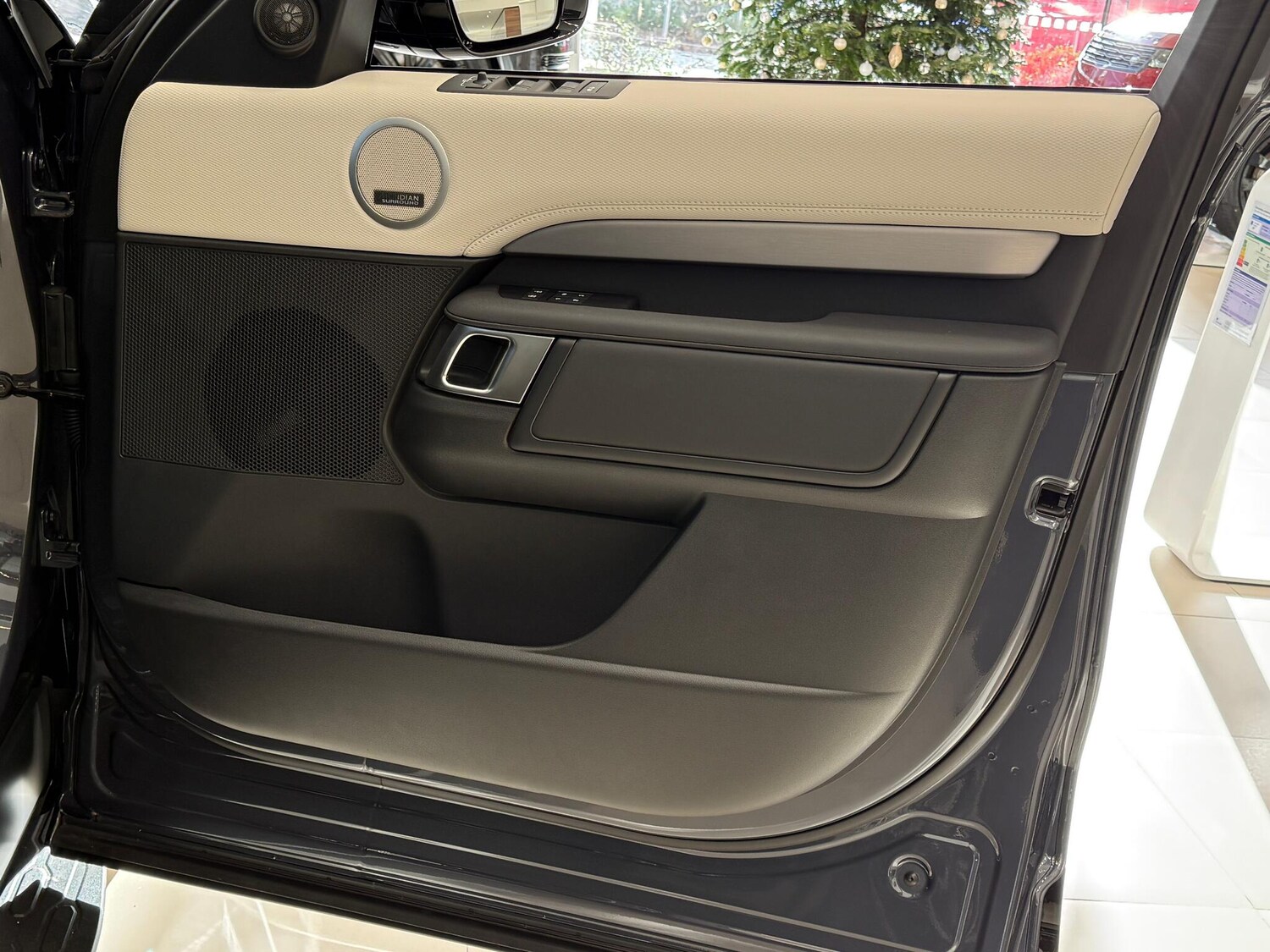 Used Land Rover Discovery 2025 for sale - 77098097: Photo 44