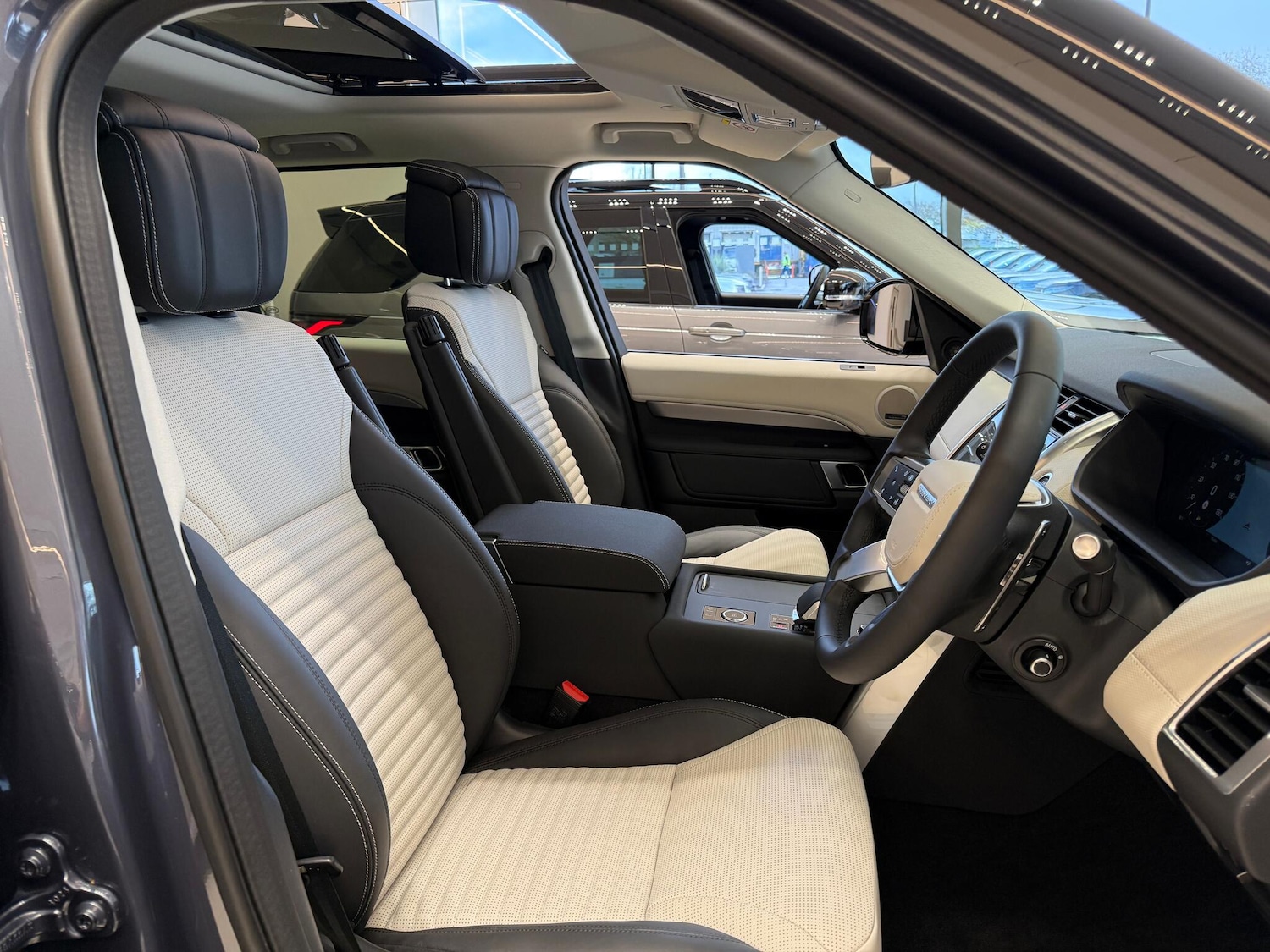 Used Land Rover Discovery 2025 for sale - 77098097: Photo 46