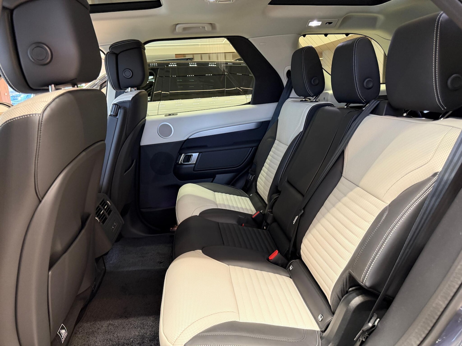 Used Land Rover Discovery 2025 for sale - 77098097: Photo 49