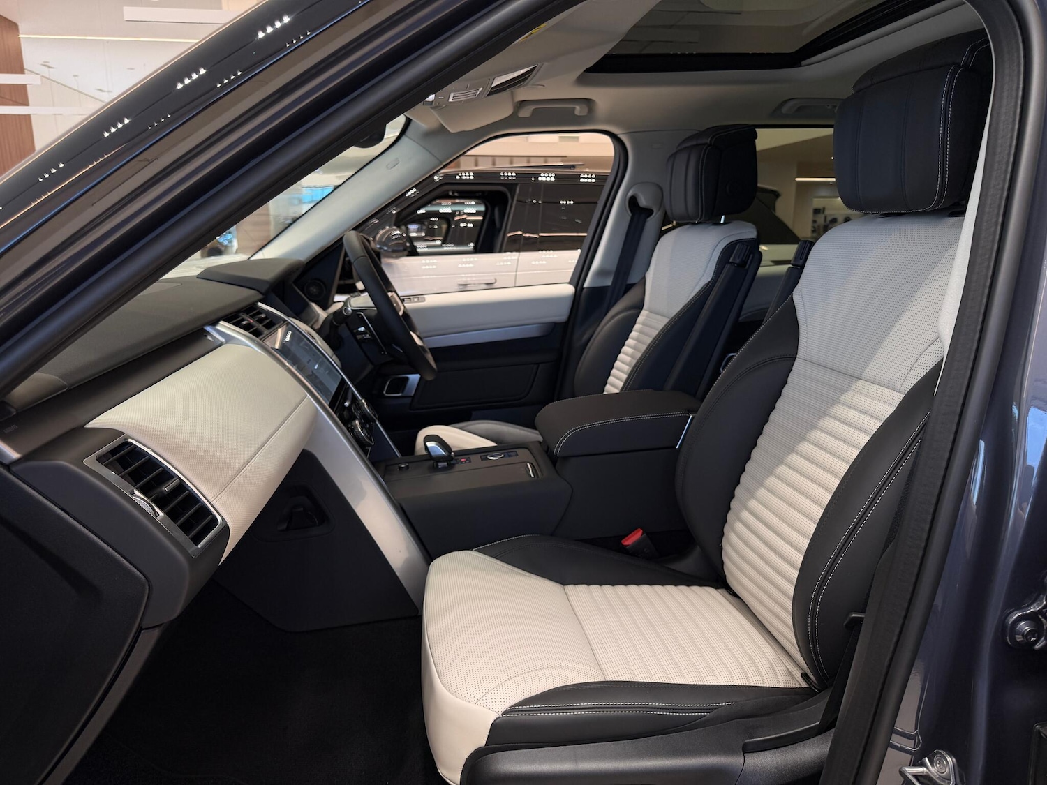 Used Land Rover Discovery 2025 for sale - 77098097: Photo 50