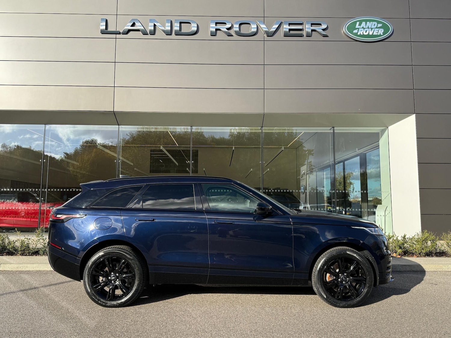 Used Land Rover Range Rover Velar 2022 for sale - 76371557: Photo 2