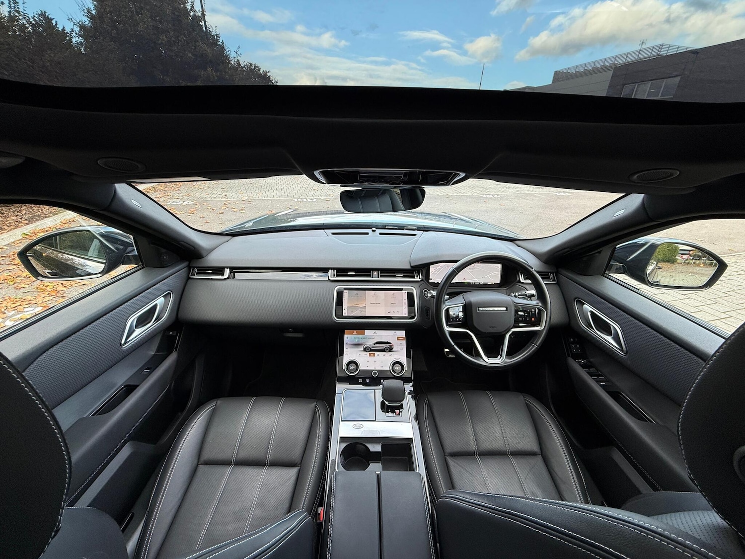 Used Land Rover Range Rover Velar 2022 for sale - 76371557: Photo 3