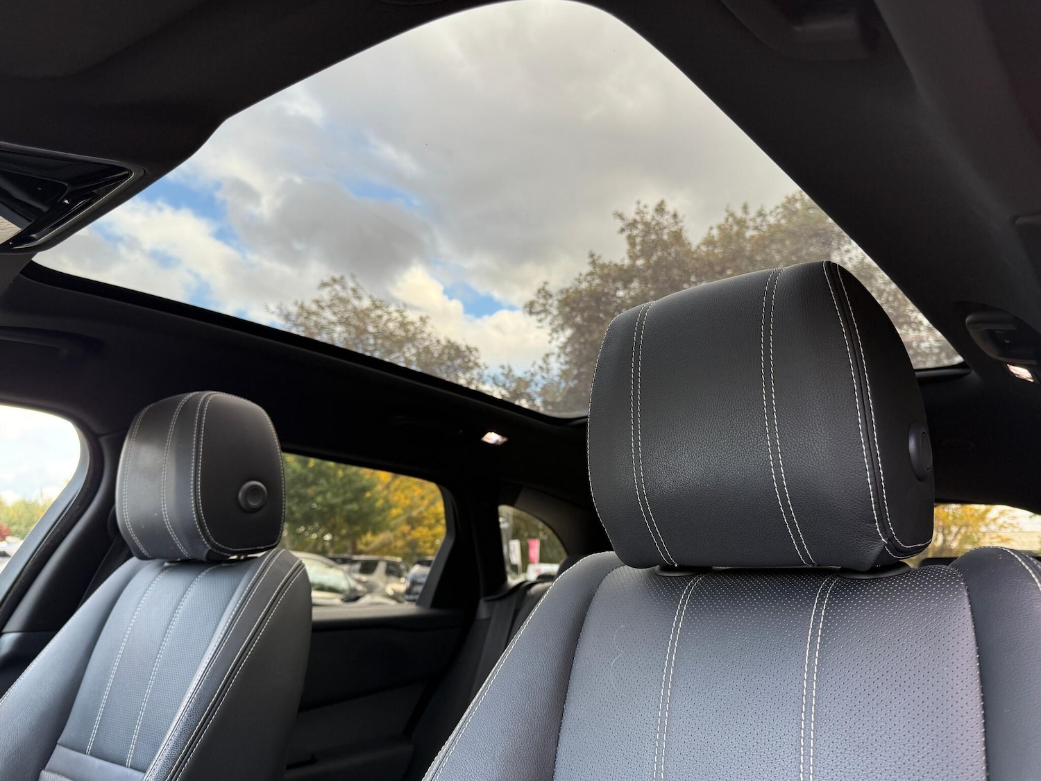 Used Land Rover Range Rover Velar 2022 for sale - 76371557: Photo 4