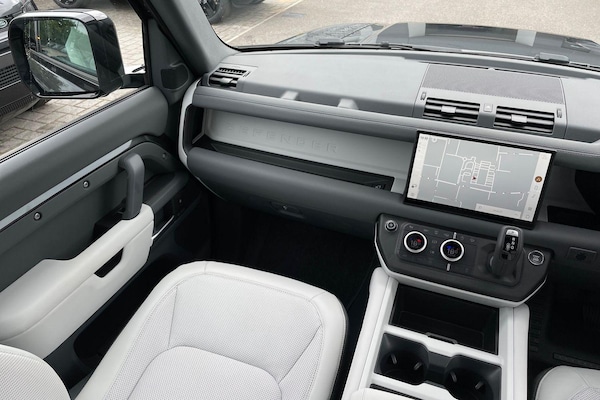 Used Land Rover Defender 90 2024 for sale - 75141410: Photo 21