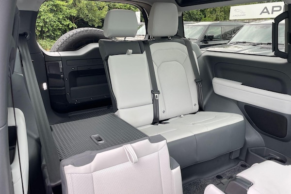 Used Land Rover Defender 90 2024 for sale - 75141410: Photo 38