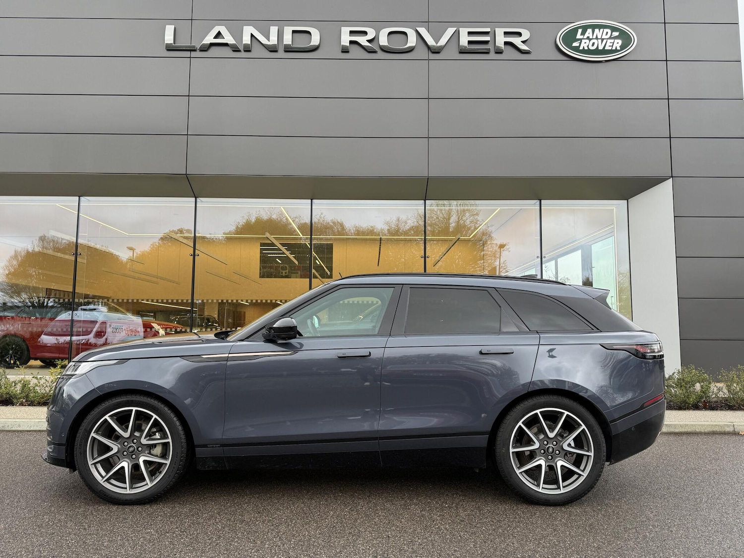 Used Land Rover Range Rover Velar 2025 for sale - 76608462: Photo 10