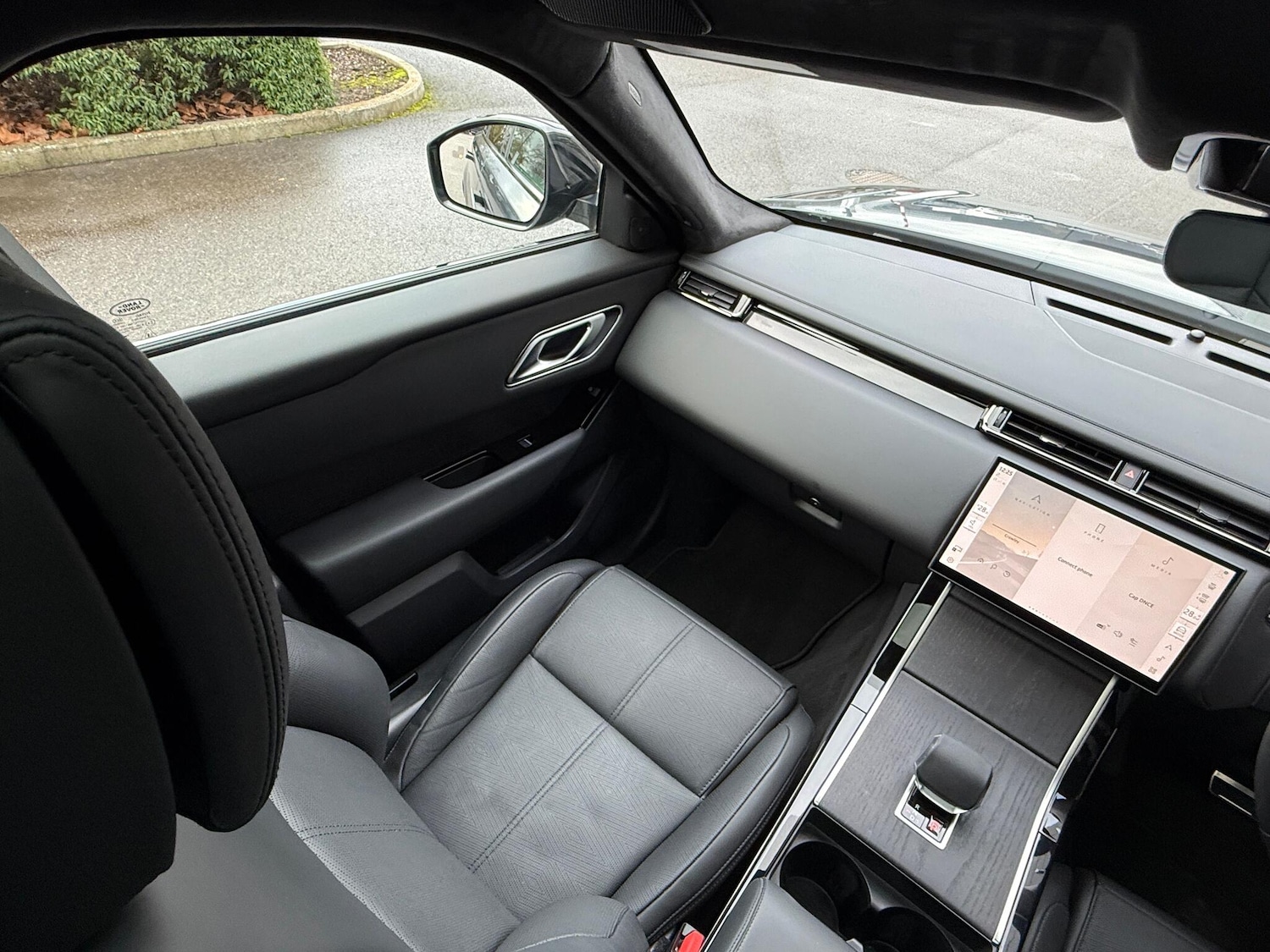 Used Land Rover Range Rover Velar 2025 for sale - 76608462: Photo 24